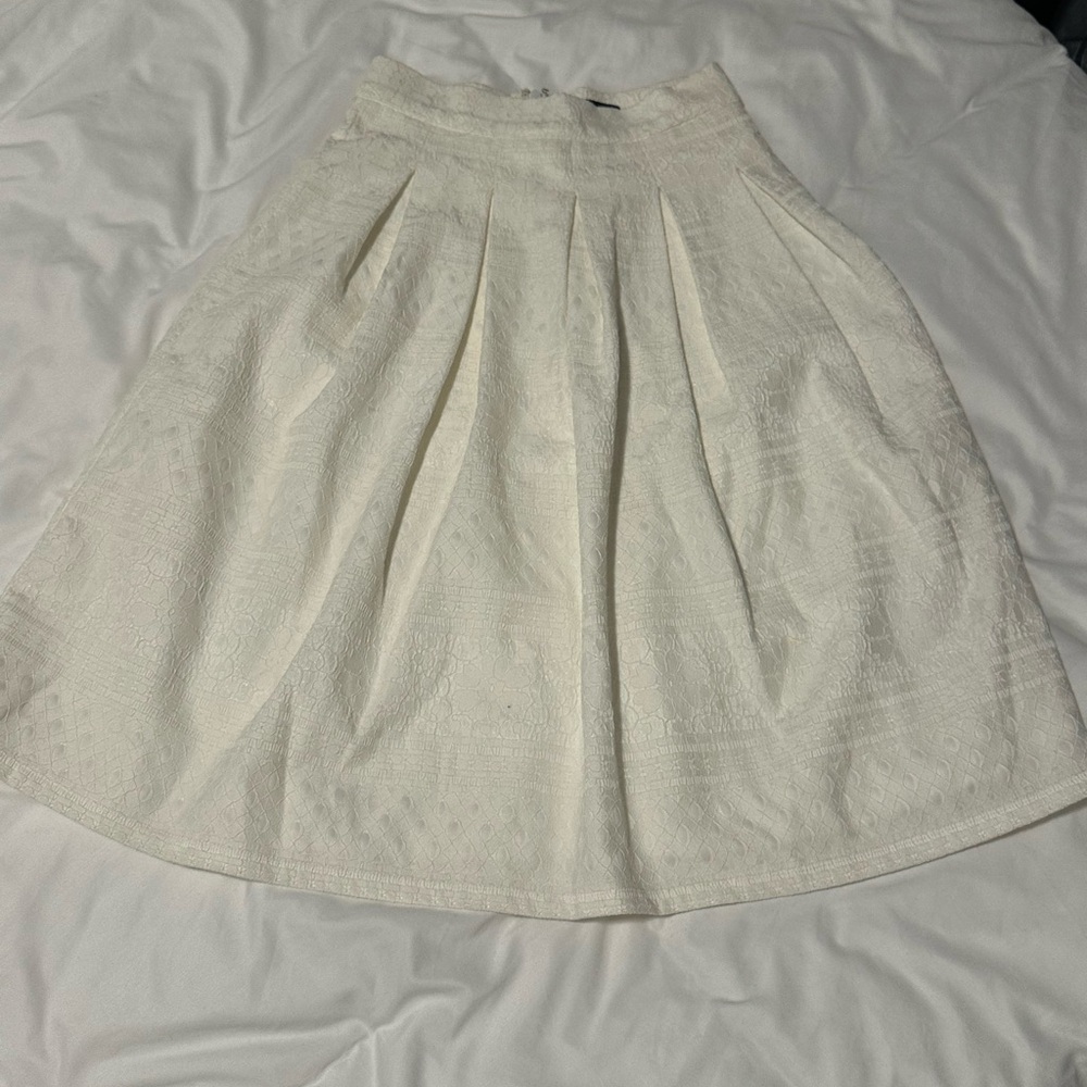 Elegant White Pleated Skirt